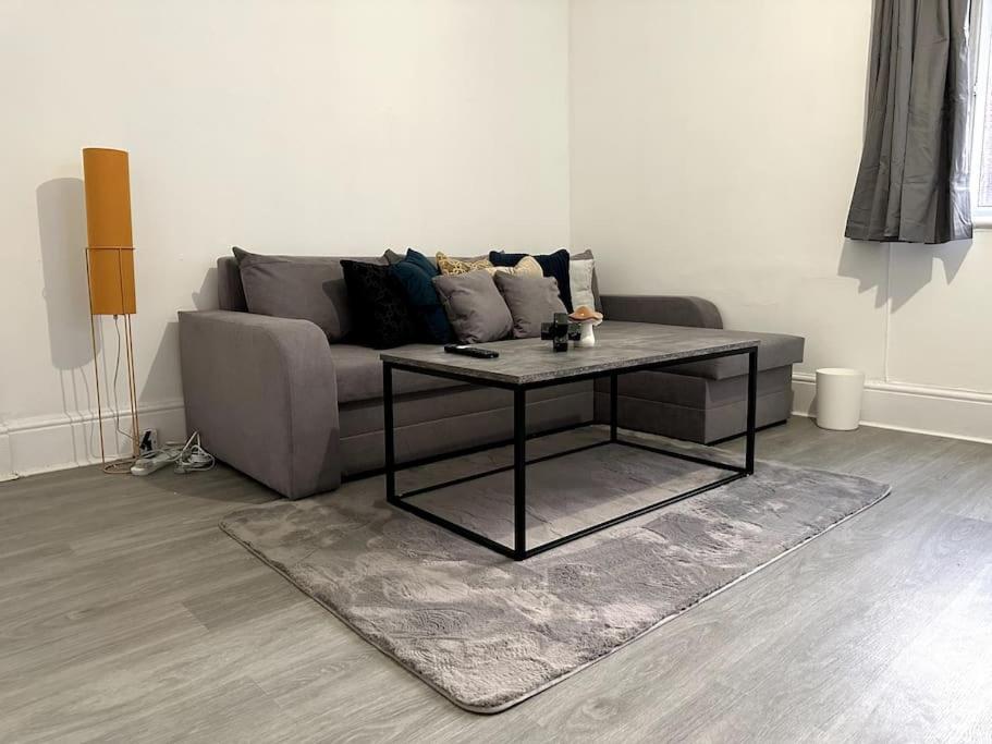 Spectacular 2 Bedroom On Tower Bridge 런던 외부 사진