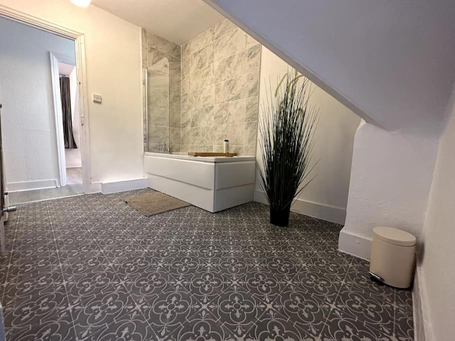 Spectacular 2 Bedroom On Tower Bridge 런던 외부 사진